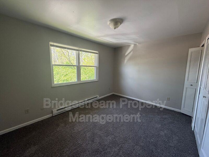 481 N Broadway St #8 - Photo 4 of 7