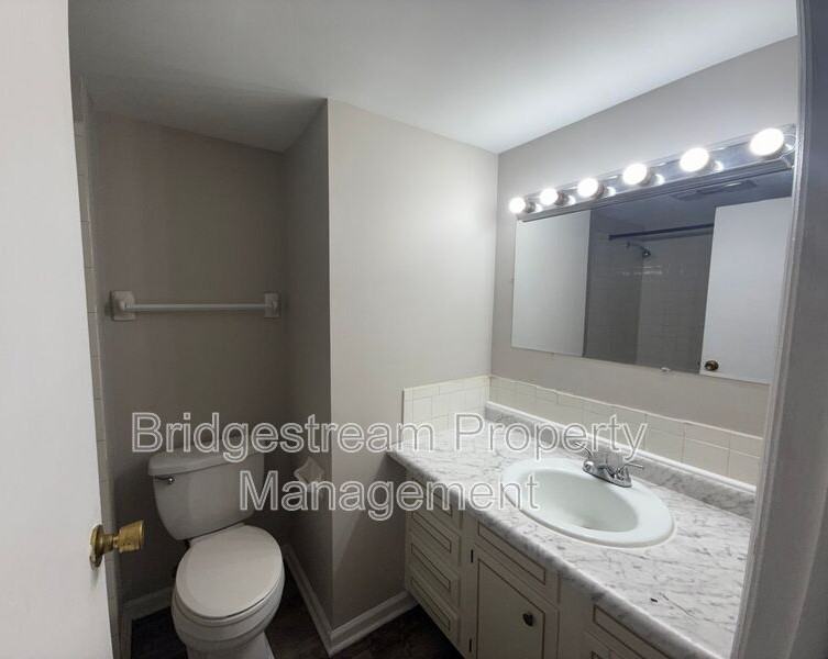 481 N Broadway St #8 - Photo 7 of 7