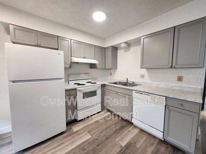 821 E 12th Ave #5 - Photo 3 of 8