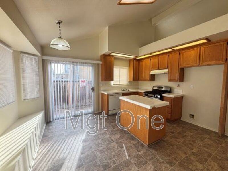 12780 Pan Am Blvd - Photo 2 of 20