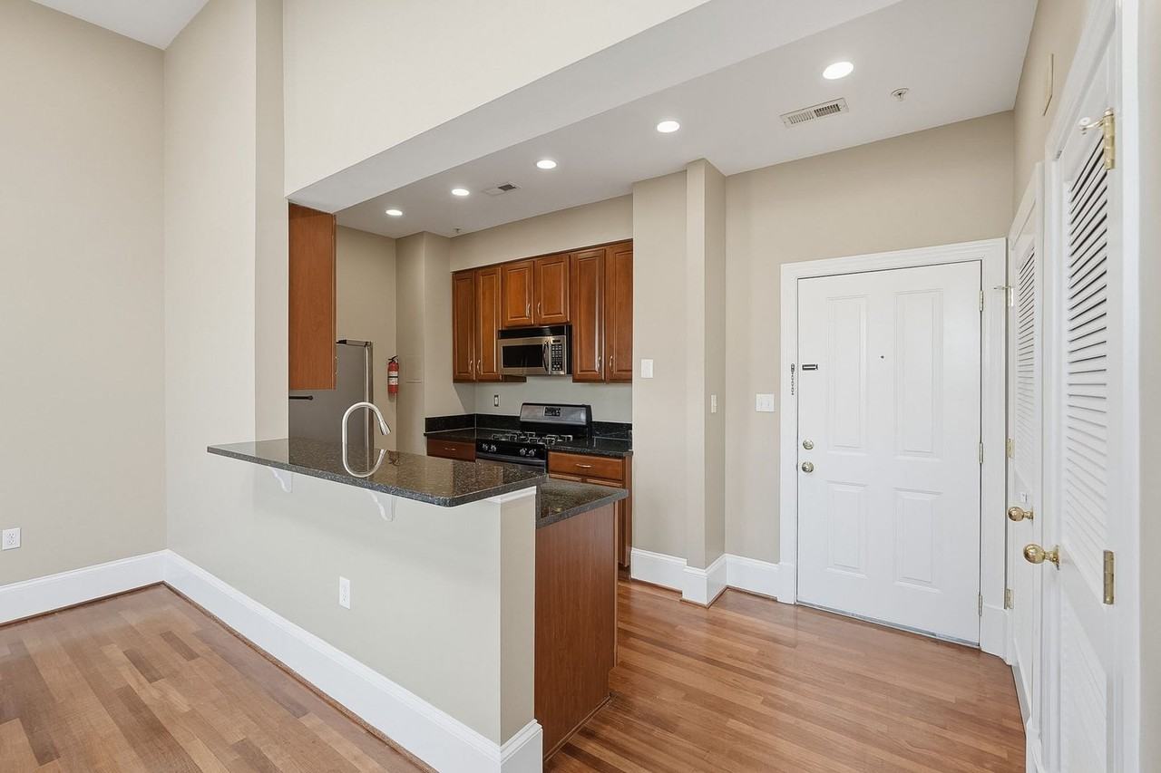1324 Euclid St Nw #407 - Photo 6 of 15