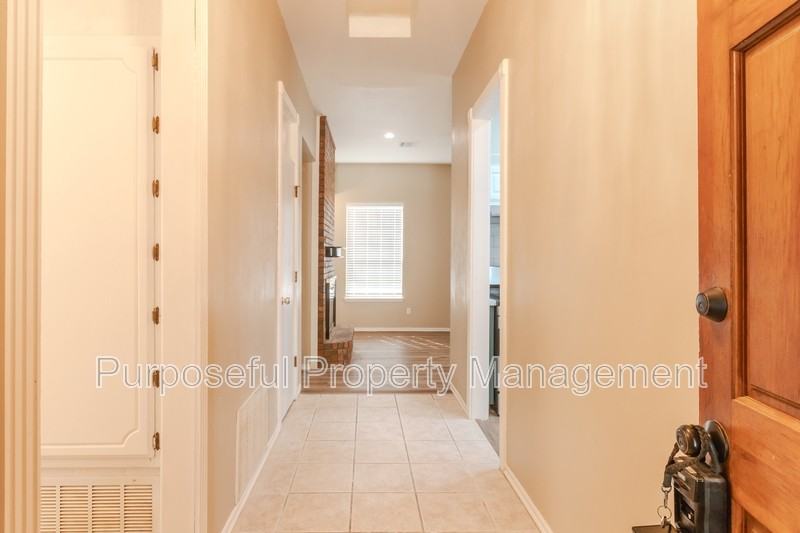 1109 David Rd - Photo 5 of 32