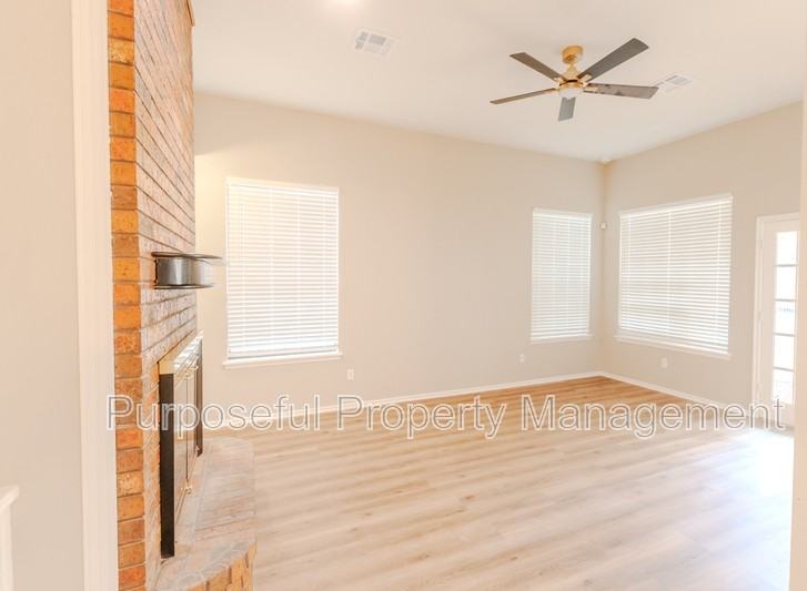 1109 David Rd - Photo 6 of 32