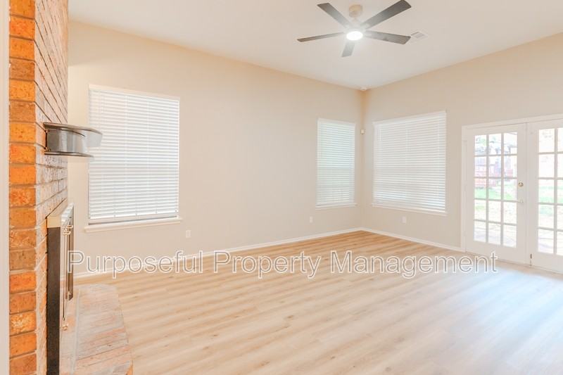 1109 David Rd - Photo 7 of 32