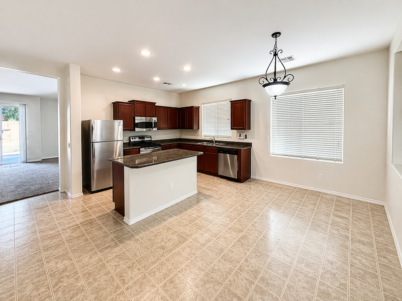 1635 N Logan Ln - Photo 2 of 7