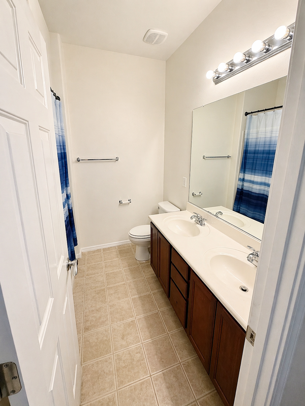 1635 N Logan Ln - Photo 3 of 7