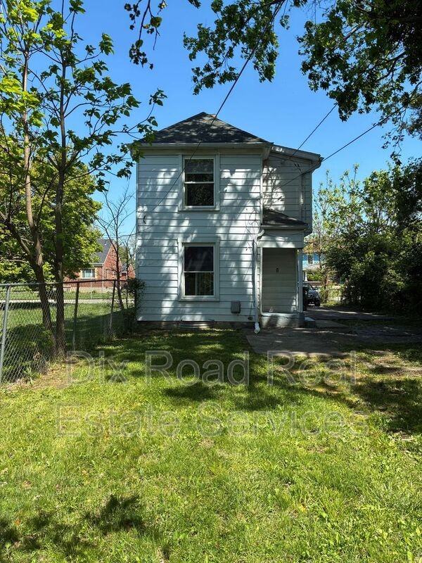 2240 Lakeview Ave - Photo 3 of 17