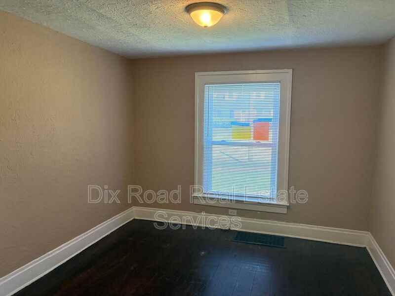 2240 Lakeview Ave - Photo 5 of 17