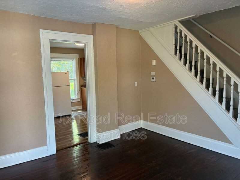 2240 Lakeview Ave - Photo 6 of 17