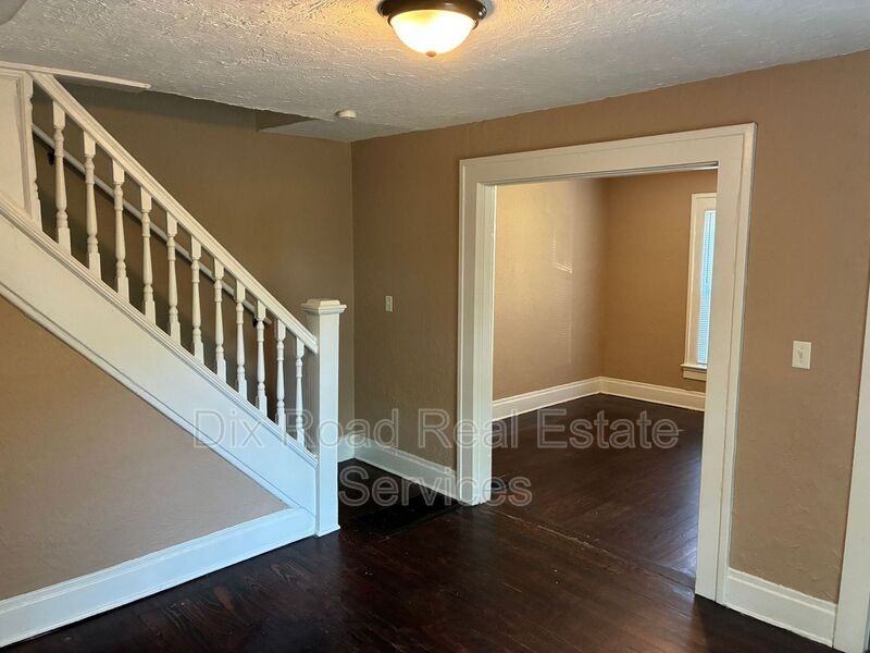 2240 Lakeview Ave - Photo 7 of 17