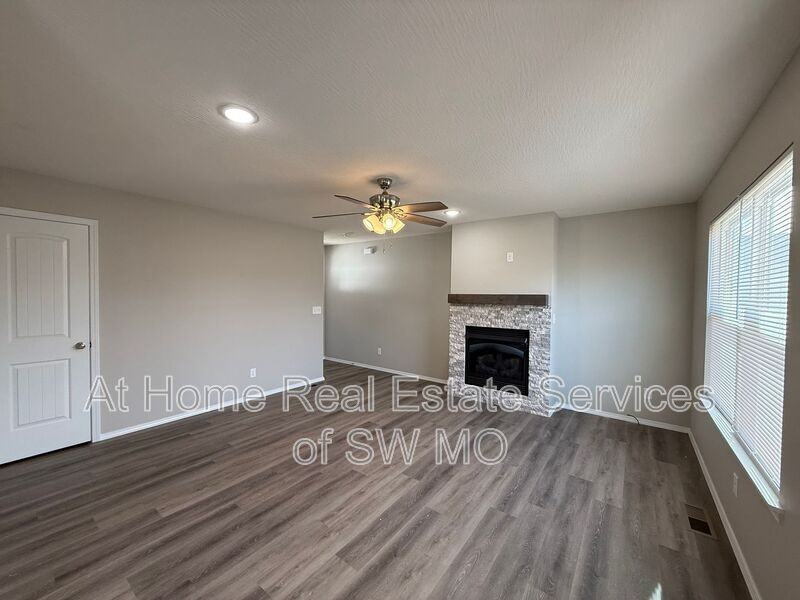 820 E Watermill Cir - Photo 3 of 14