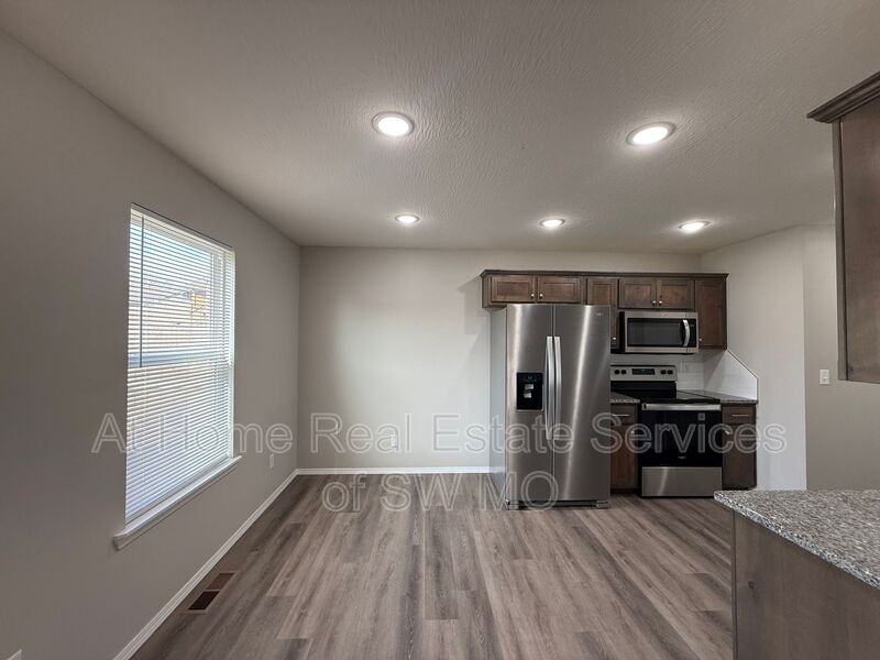 820 E Watermill Cir - Photo 4 of 14