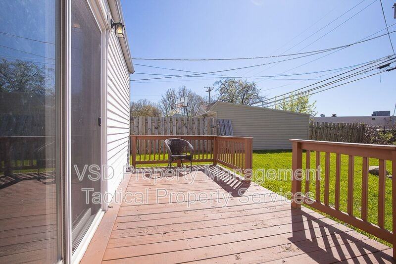 374 East Blvd - Photo 4 of 30