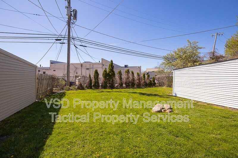 374 East Blvd - Photo 5 of 30