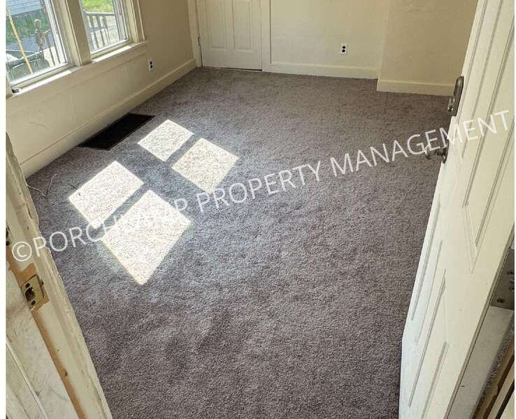 216 W Grand Ave #B - Photo 4 of 10