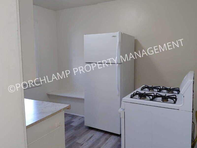 216 W Grand Ave #B - Photo 5 of 10