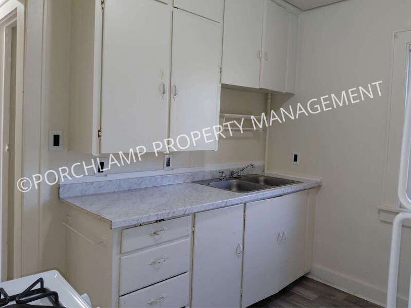 216 W Grand Ave #B - Photo 6 of 10