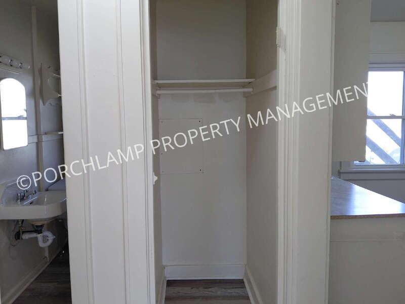 216 W Grand Ave #B - Photo 7 of 10