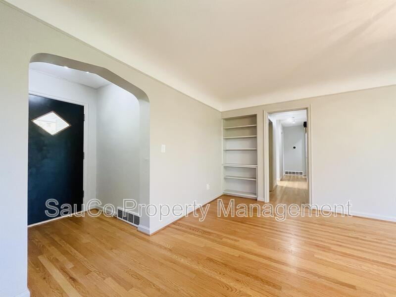 5237 Sw Burton Dr - Photo 3 of 26