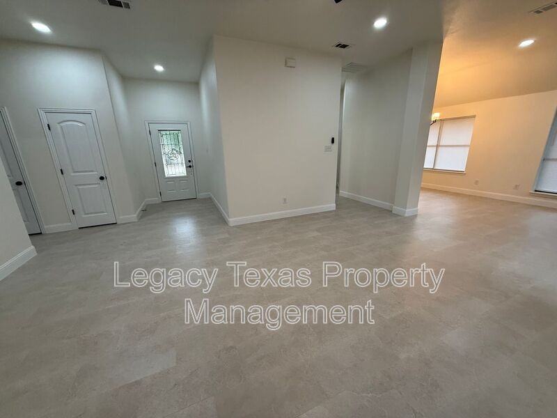 3802 Juniper Ct - Photo 3 of 14