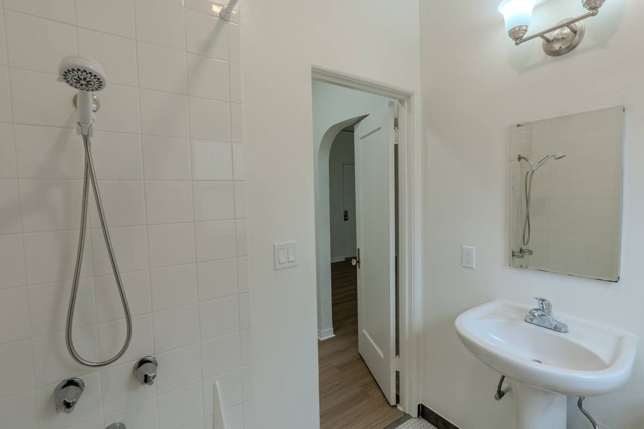 40th Street Apartments - Photo 4 of 11