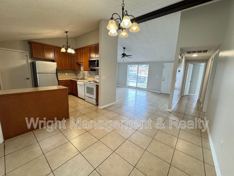 9213 Maybury Ct - Photo 3 of 16