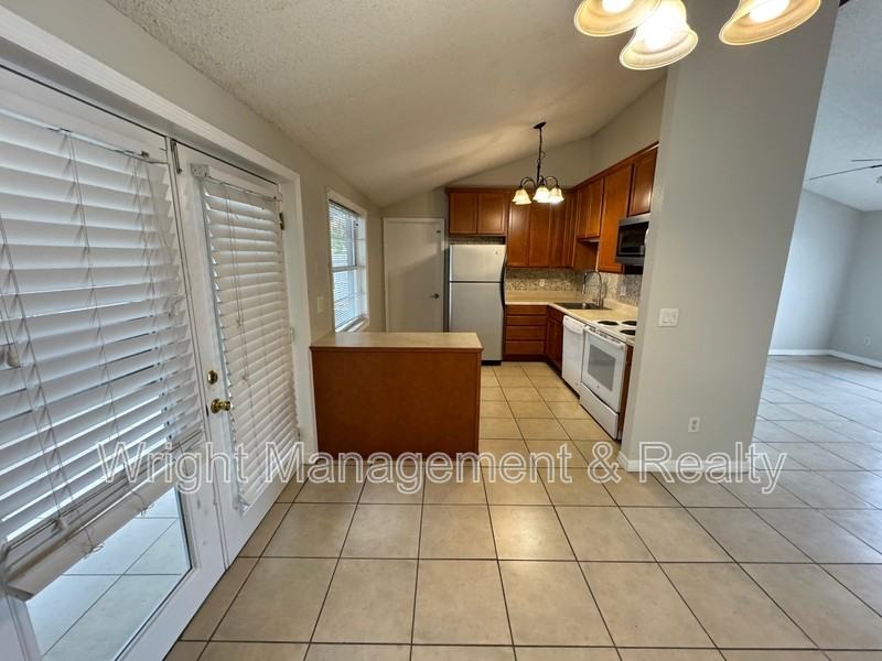 9213 Maybury Ct - Photo 5 of 16