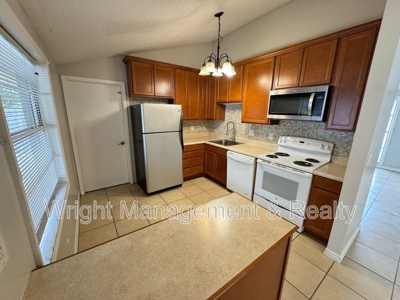 9213 Maybury Ct - Photo 6 of 16