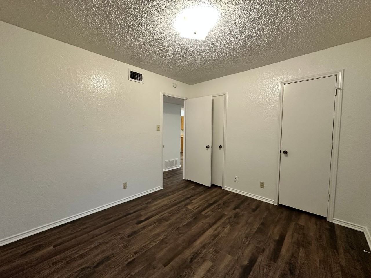 833 White Rock St - Photo 3 of 7