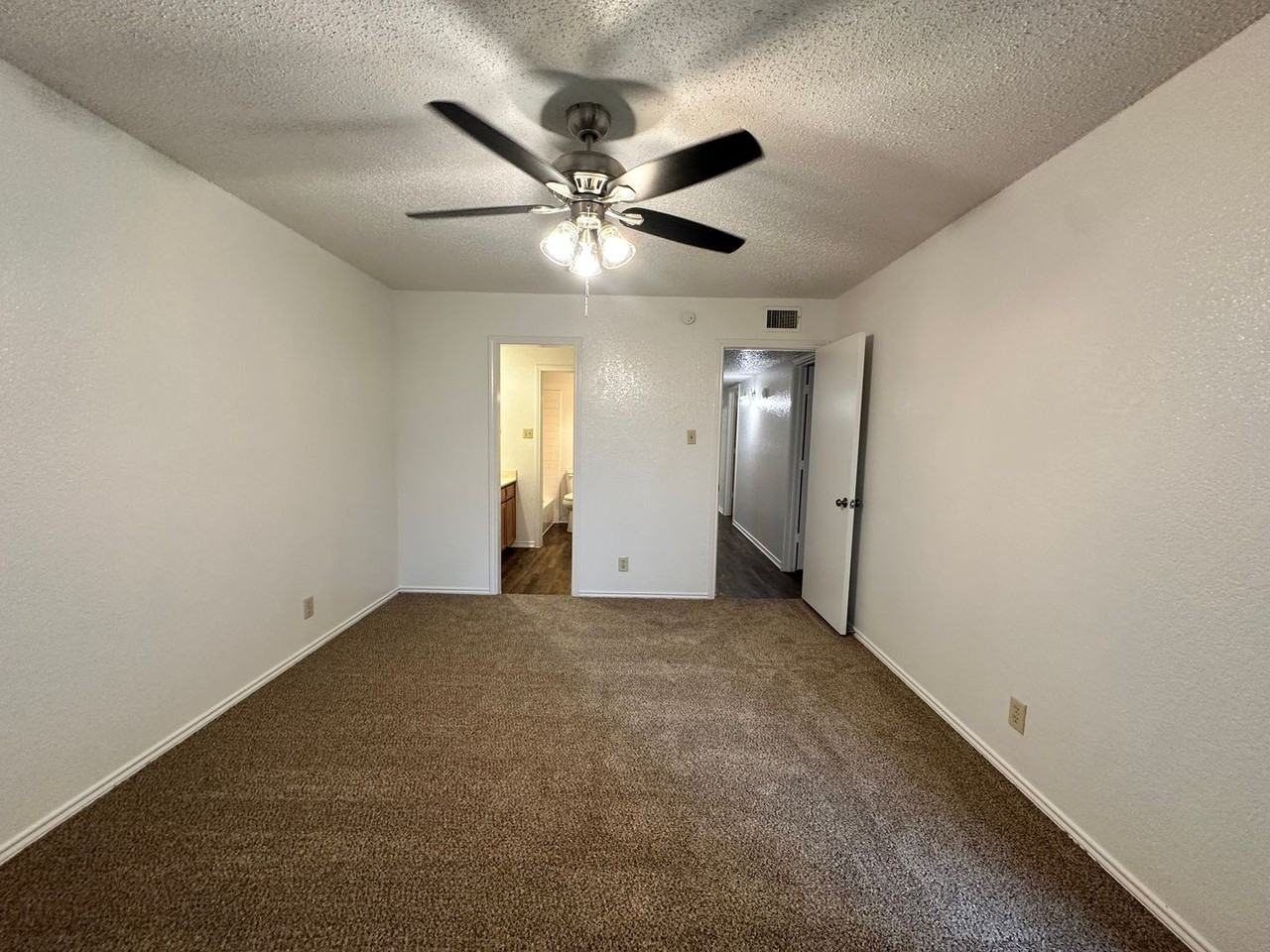 833 White Rock St - Photo 5 of 7