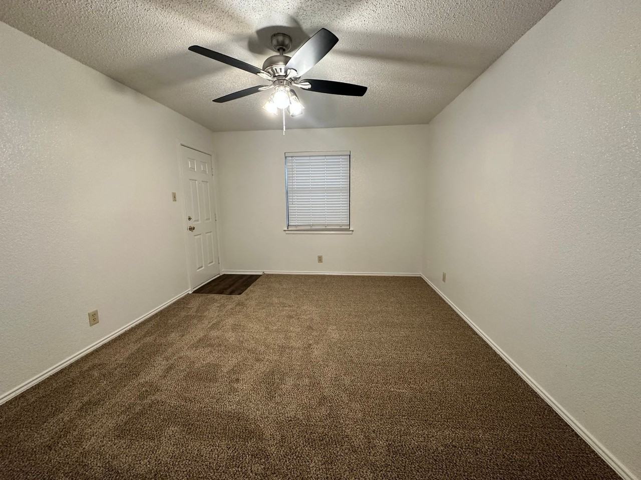 833 White Rock St - Photo 6 of 7