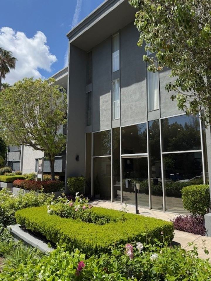 Encino Grand Manor - Photo 2 of 5