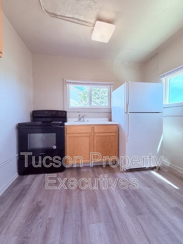 234 E 32nd St - Photo 2 of 12