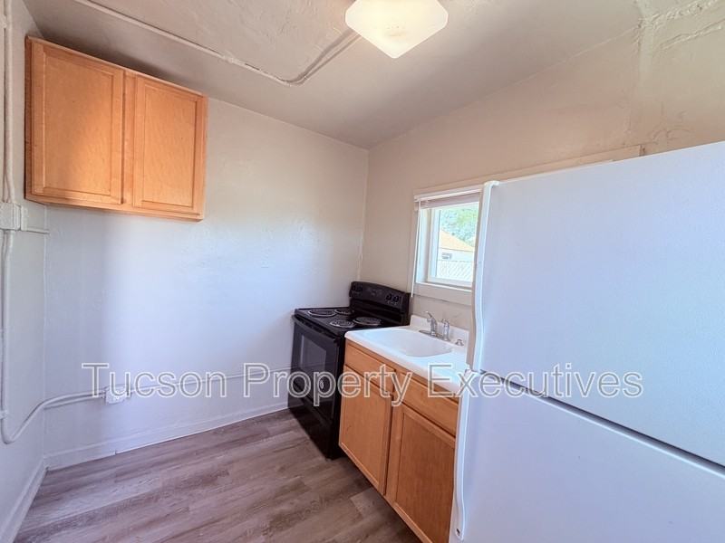 234 E 32nd St - Photo 4 of 12