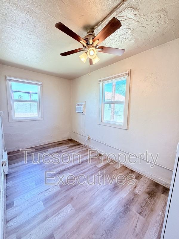 234 E 32nd St - Photo 5 of 12