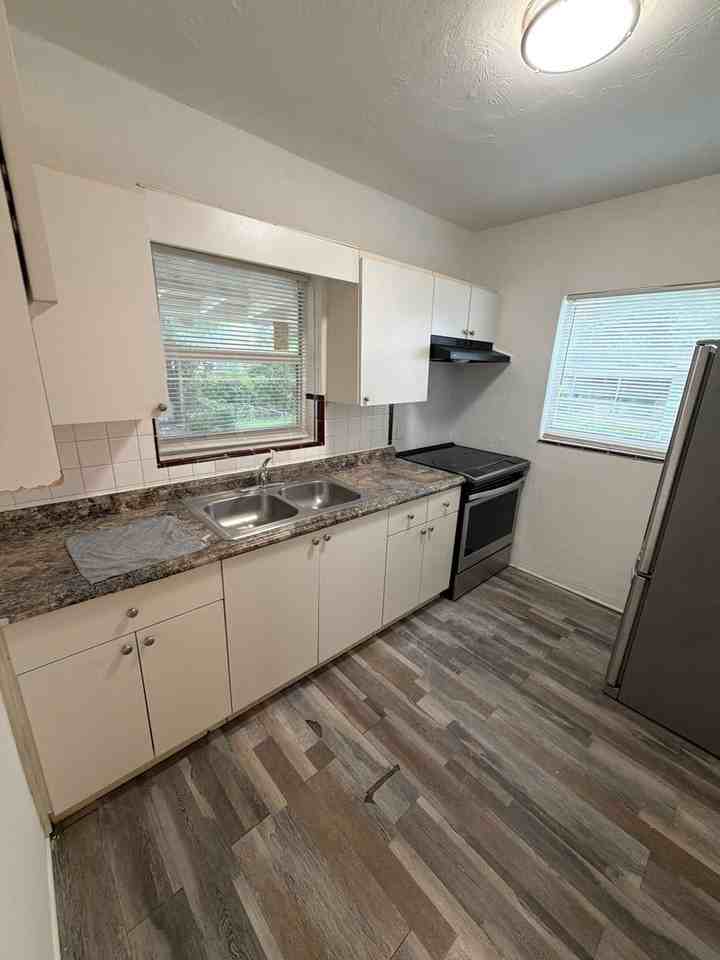 1026 Nw 50th St - Photo 2 of 19