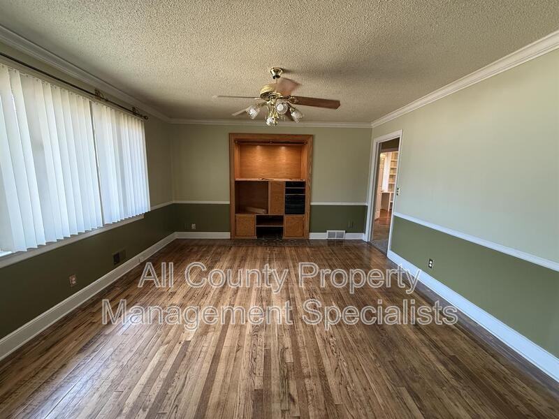 123 Lanier Ave - Photo 3 of 11