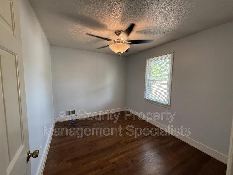 123 Lanier Ave - Photo 4 of 11