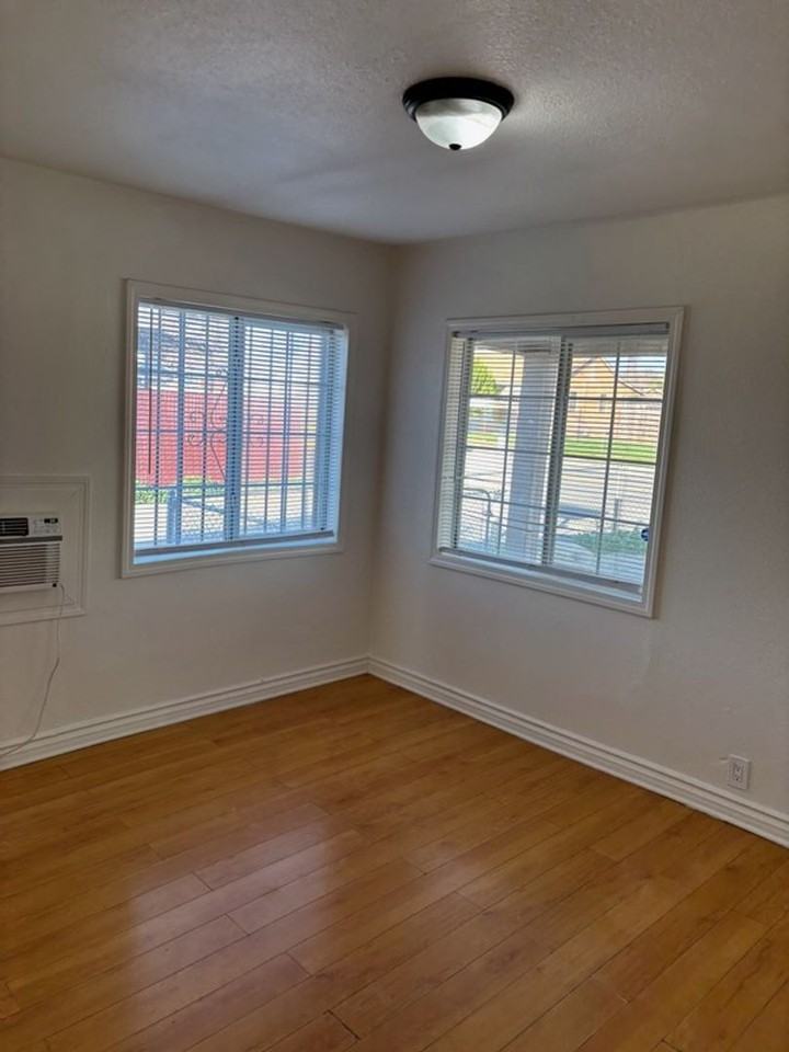 930 Sterling Rd - Photo 7 of 21