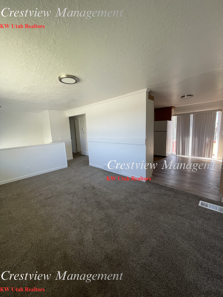 7929 W 3320 S - Photo 2 of 20