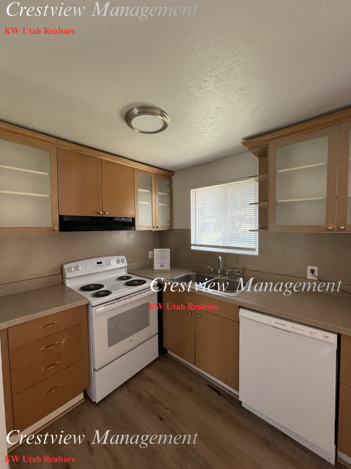 7929 W 3320 S - Photo 4 of 20