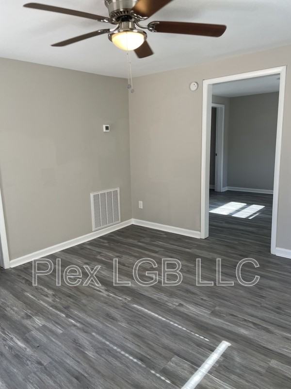 110 Oak Ln - Photo 2 of 8