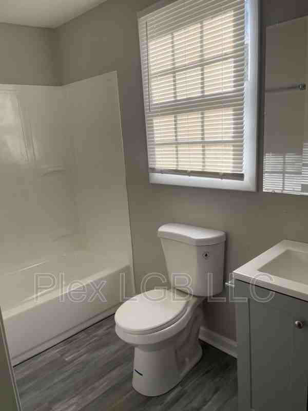 110 Oak Ln - Photo 6 of 8