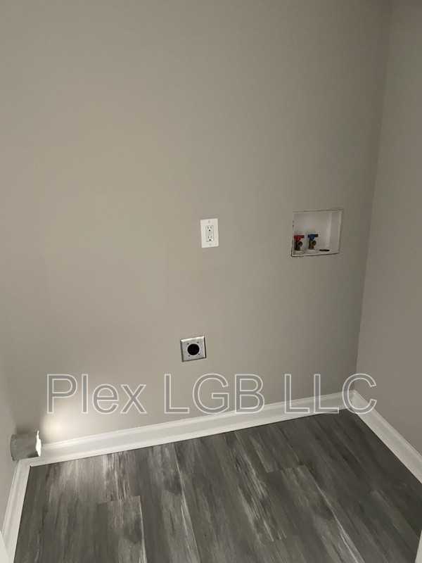 110 Oak Ln - Photo 7 of 8