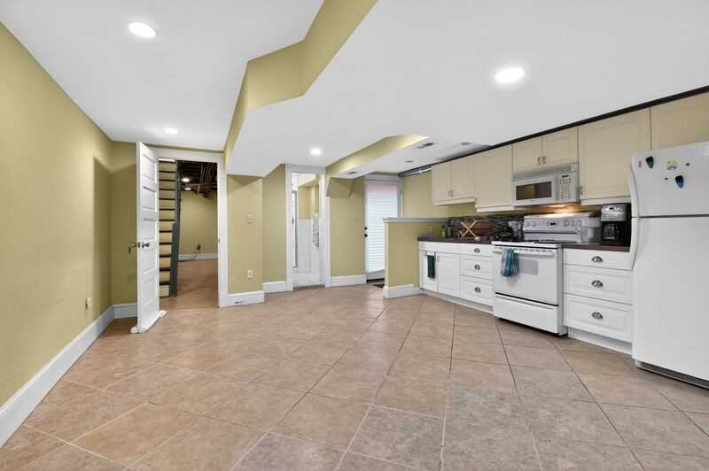 1319 Massachusetts Ave Se #2 - Photo 2 of 7