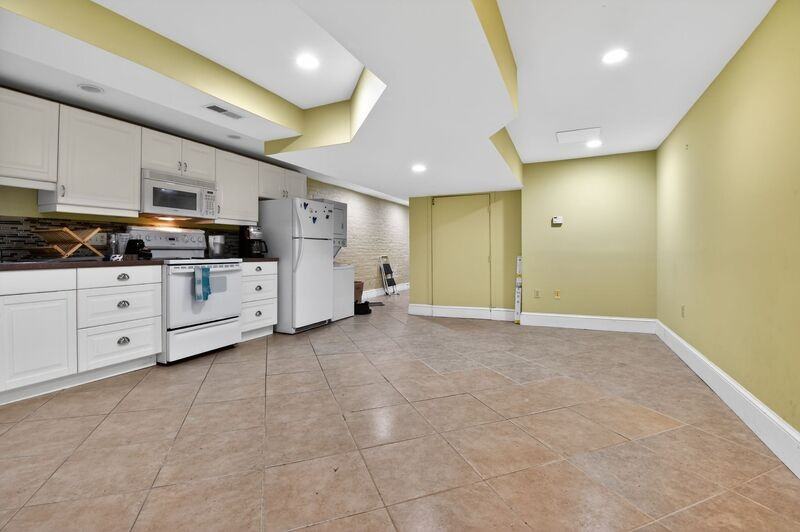 1319 Massachusetts Ave Se #2 - Photo 3 of 7