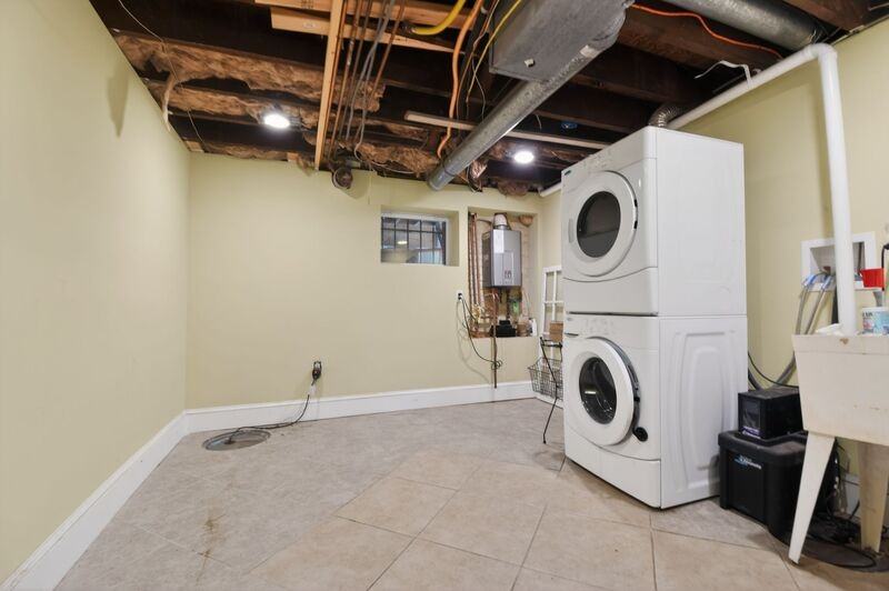 1319 Massachusetts Ave Se #2 - Photo 5 of 7