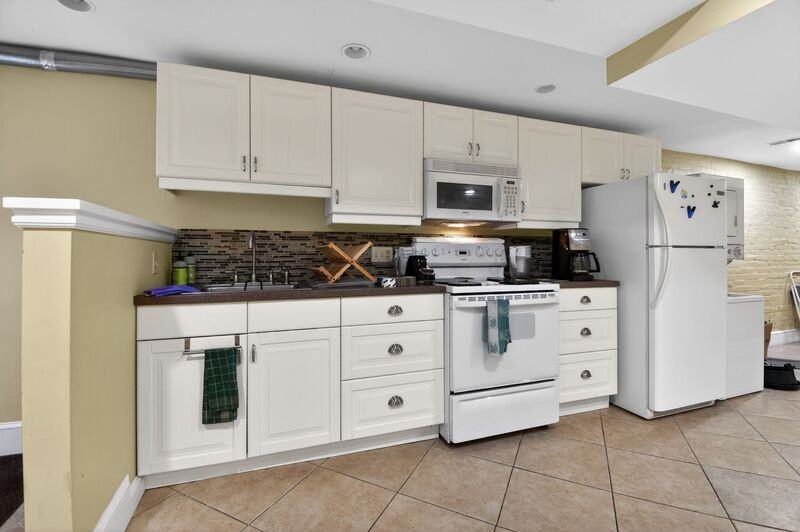 1319 Massachusetts Ave Se #2 - Photo 6 of 7