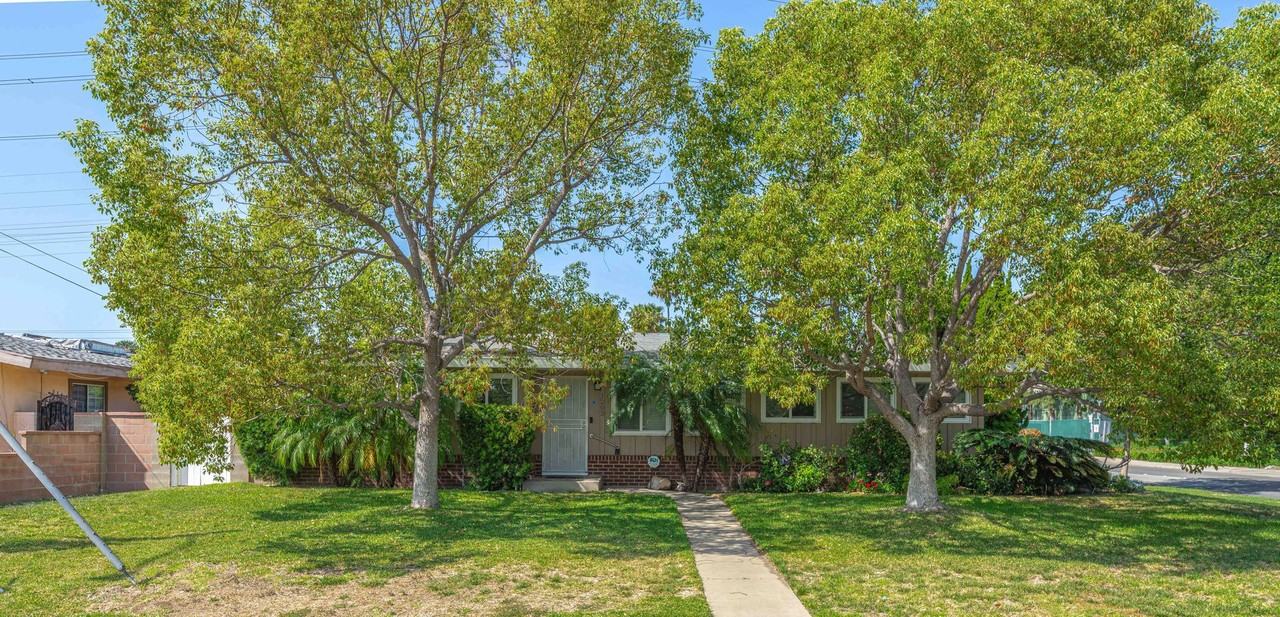 1203 W Laster Ave - Photo 2 of 28