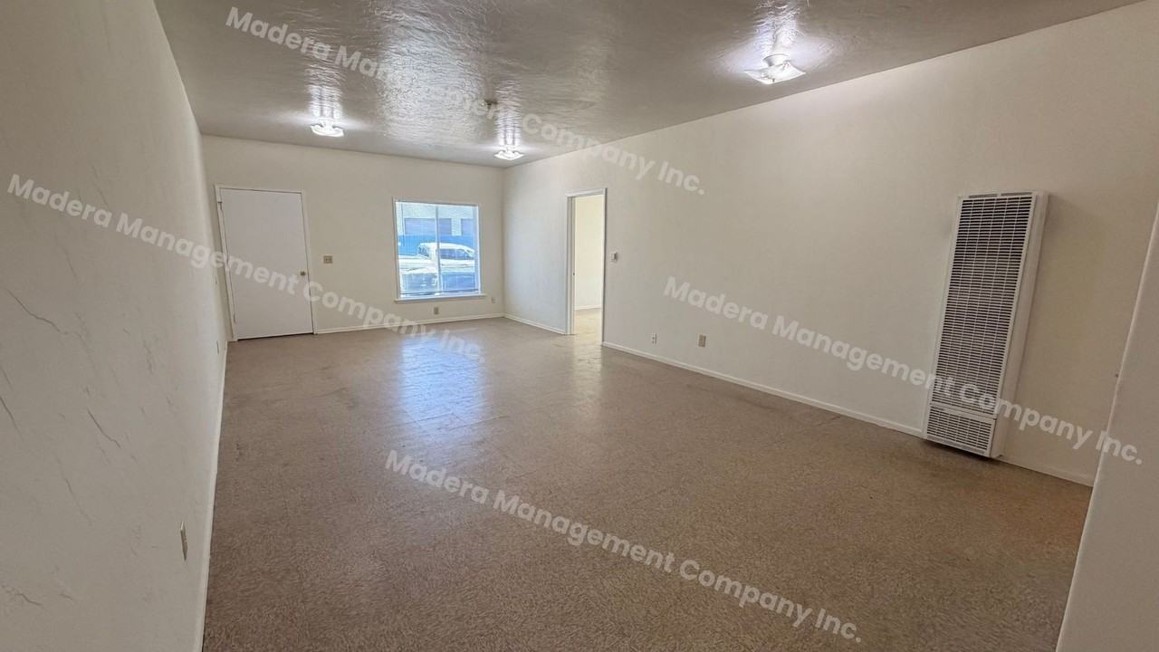 314 S N St - Photo 4 of 14